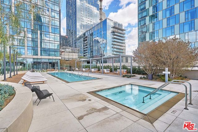 889 Francisco Street, Los Angeles CA: https://media.crmls.org/mediaz/42f3ac90-012a-4183-8d09-665222947560.jpg