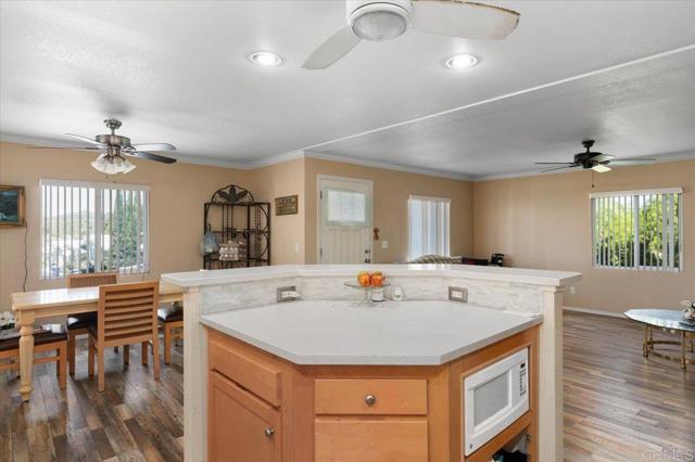 718 Sycamore Avenue, Vista CA: https://media.crmls.org/mediaz/42f3dd75-19fd-4321-8904-2c20ee1cdd69.jpg
