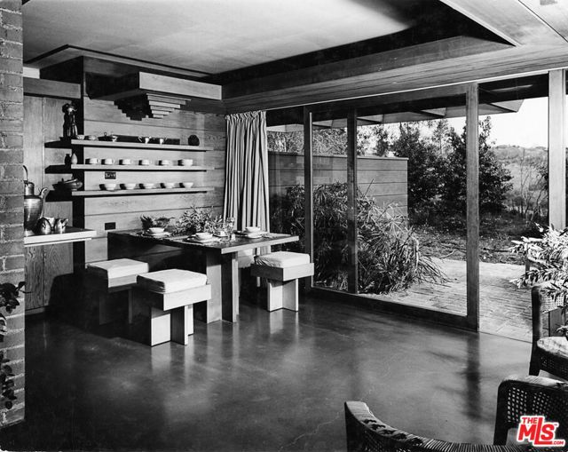 4260 Sea View Lane, Los Angeles CA: https://media.crmls.org/mediaz/42f4281f-f452-42f5-ad88-64f88a366b66.jpg