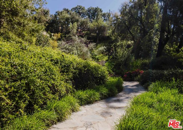 Image 33 of 41 For 2854 Roscomare Road
