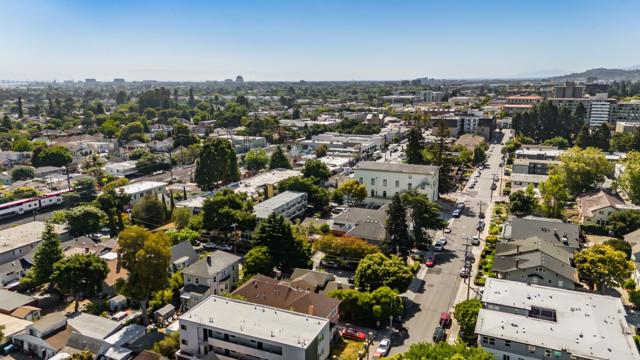 305 Catalpa Street, San Mateo CA: https://media.crmls.org/mediaz/42f465a3-7cc0-405c-bfdf-ab066669fd6e.jpg