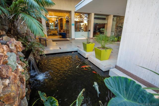 1760 Avenida Del Mundo, Coronado CA: https://media.crmls.org/mediaz/42f46b9e-3707-4074-a447-101134d9c5a1.jpg