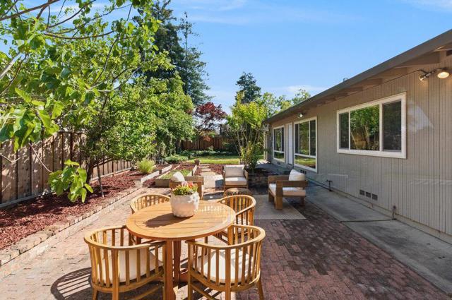 341 Linfield Drive, Menlo Park CA: https://media.crmls.org/mediaz/42f4c75d-f12f-4172-a3a8-28ddf0dd9e8b.jpg