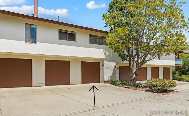 9757 Caminito Cuadro, San Diego CA: https://media.crmls.org/mediaz/42f6902d-4758-4b38-9db1-1ab2df6b3ba6.jpg