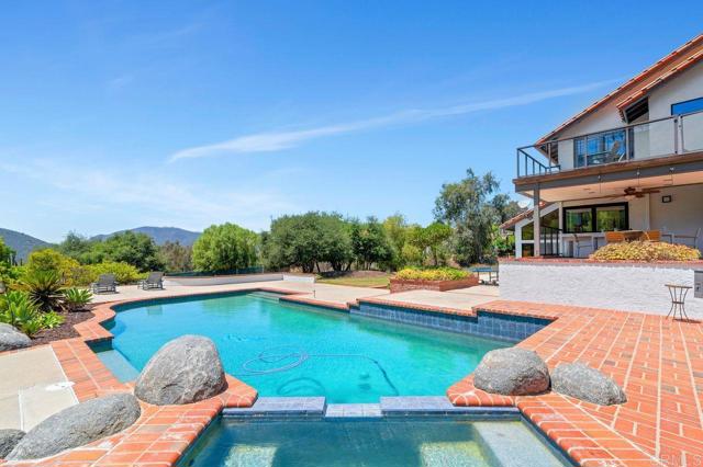 3453 Via Loma Vista, Escondido CA: https://media.crmls.org/mediaz/42f6c831-6230-4d8e-966a-1e063a6e7b22.jpg