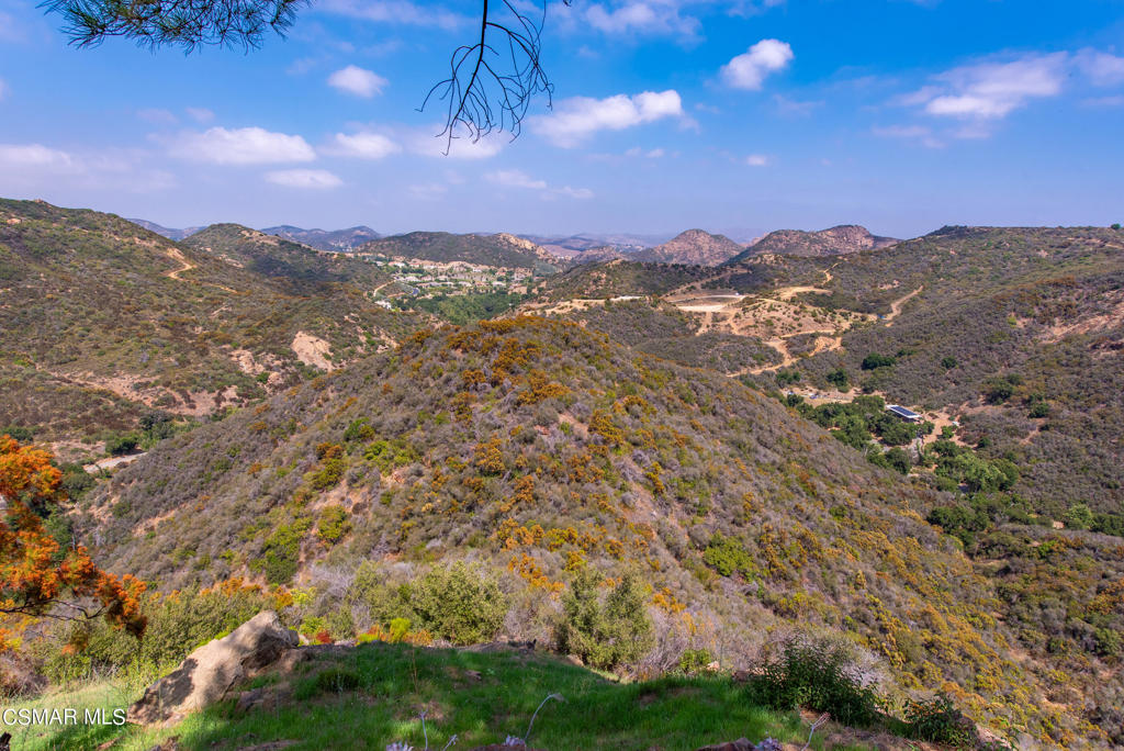 https://media.crmls.org/mediaz/42f6deb6-52d7-4aec-99e7-97ff606f2176.jpg?preset=X-Large
