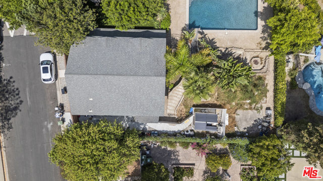 5656 Penfield Avenue, Woodland Hills CA: https://media.crmls.org/mediaz/42f74aff-ed50-485a-a68a-8fef9ae9f6d2.jpg