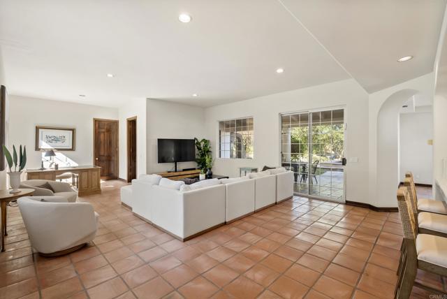 Detail Gallery Image 10 of 53 For 28889 Anderson Ct, Escondido,  CA 92026 - 4 Beds | 4 Baths