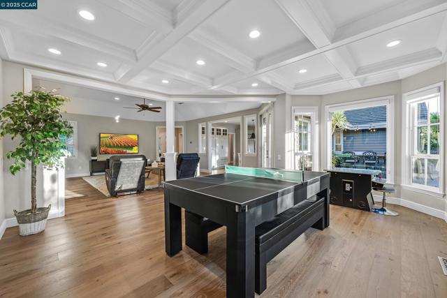 10 Woodside Dr, Danville CA: https://media.crmls.org/mediaz/42f7abfa-5c69-40e8-854c-fe8d4e343bea.jpg