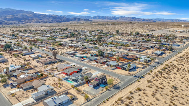 71915 Samarkand Drive, 29 Palms CA: https://media.crmls.org/mediaz/42f978ee-5651-460f-9f91-b7e765dcdc56.jpg