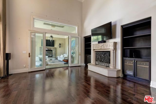 732 Saint Katherine Drive, La Canada Flintridge CA: https://media.crmls.org/mediaz/42f9a935-ce30-4827-8112-91e02f73a5d9.jpg