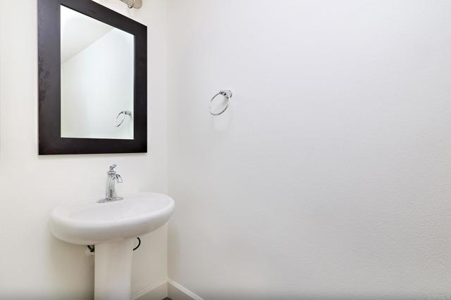 Detail Gallery Image 15 of 37 For 219 Flores Ln, Vista,  CA 92083 - 4 Beds | 2/1 Baths