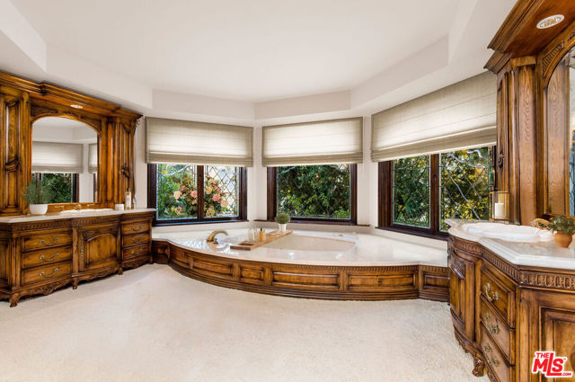 25010 Thousand Peaks Road, Calabasas CA: https://media.crmls.org/mediaz/42fac64e-3c0e-4428-8645-dc02a52d23d7.jpg