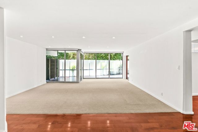 535 OCEAN Avenue, Santa Monica CA: https://media.crmls.org/mediaz/42fafdab-11ca-4aba-bd39-6d96fcfa1093.jpg