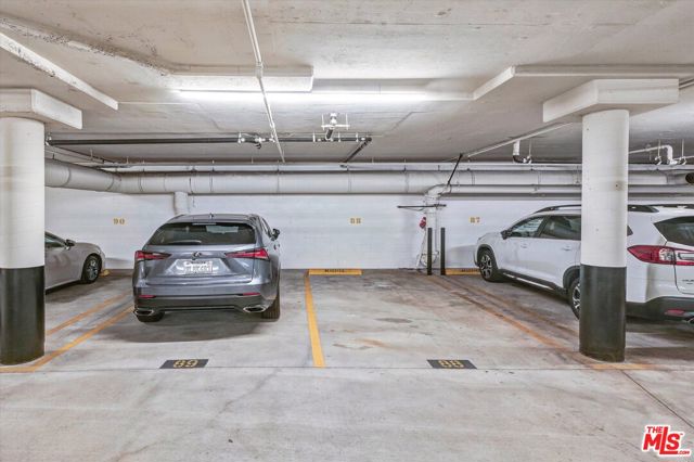 300 N Swall Drive, Beverly Hills CA: https://media.crmls.org/mediaz/42fb33ae-4f39-4d93-ba48-7aff9f6e0743.jpg