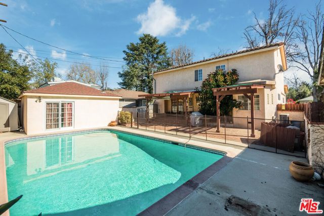 4931 Stern Avenue, Sherman Oaks CA: https://media.crmls.org/mediaz/42fb6a0a-4f96-4458-9a56-a2915228e8fe.jpg