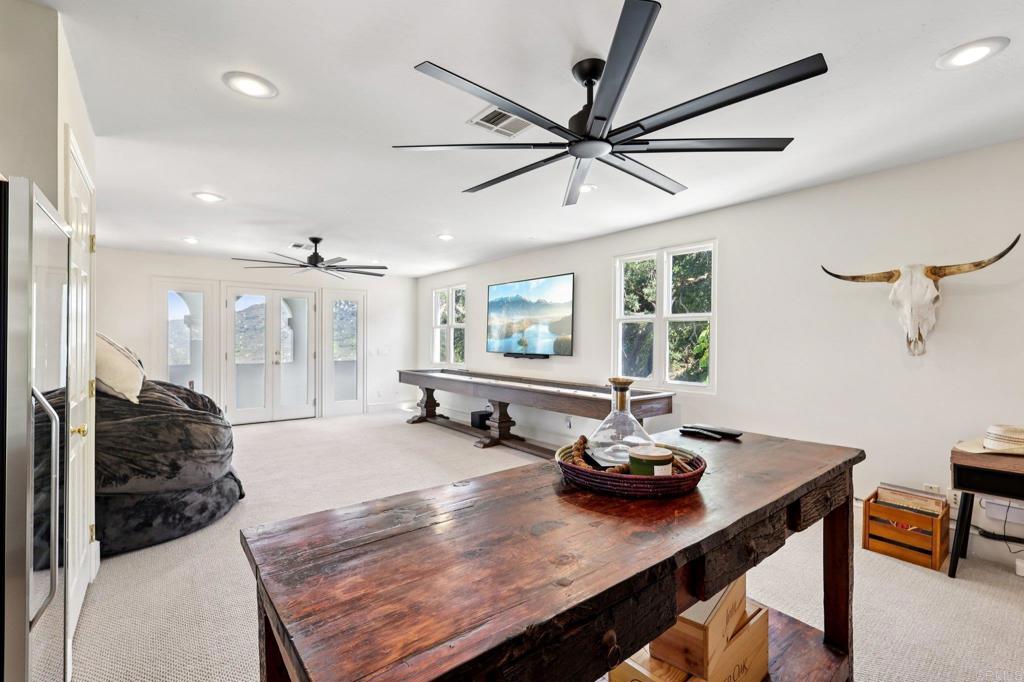 https://media.crmls.org/mediaz/42fbb33d-f2e6-455f-8dcc-a1eaf2c2fe44.jpg?preset=X-Large