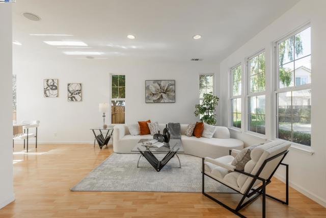 4008 Mount Vernon Pl, Dublin CA: https://media.crmls.org/mediaz/42fc6b76-5eeb-4568-b333-6b041a957451.jpg