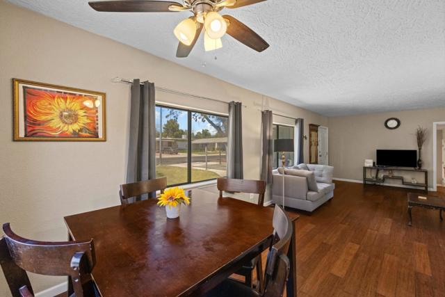 312 Oakshire Avenue, Modesto CA: https://media.crmls.org/mediaz/42fc755e-c2e0-4ad0-8258-a3f1e0ec2862.jpg