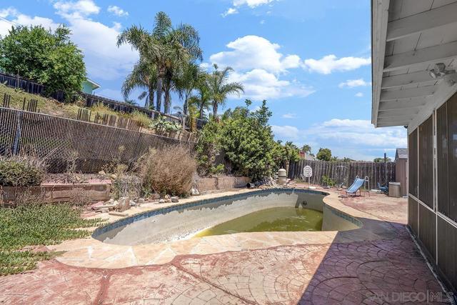 475 Rivera Ct, Chula Vista CA: https://media.crmls.org/mediaz/42fca50e-14f6-44b6-9d58-a6c5af69ca61.jpg