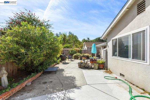 21330 Kahlert St, Castro Valley CA: https://media.crmls.org/mediaz/42fcb263-c5ae-45bd-af0b-ade3a0c2e591.jpg