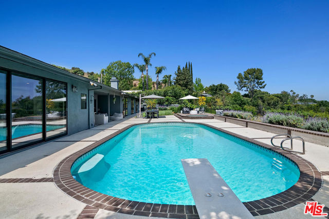17237 Quesan Place, Encino CA: https://media.crmls.org/mediaz/42fcd0ed-5d80-48a9-aac5-d05ef47ba074.jpg