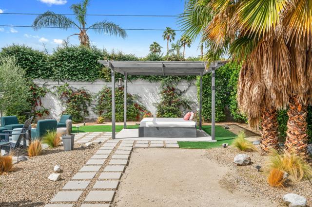 3059 N Biskra Road, Palm Springs CA: https://media.crmls.org/mediaz/42fd3127-db6e-452c-b5e6-61020755b0ff.jpg
