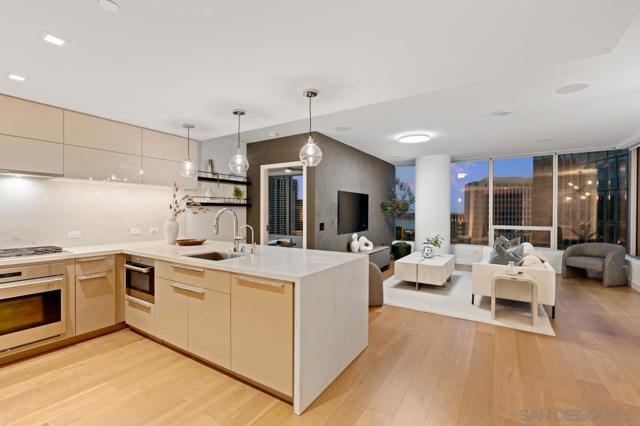 888 W E St, San Diego CA: https://media.crmls.org/mediaz/42fd417d-705f-451c-8d91-d98b2f568d0c.jpg