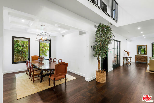 356 S Clark Drive, Beverly Hills CA: https://media.crmls.org/mediaz/42fd5b6c-7a8b-406d-9036-b864d019966e.jpg