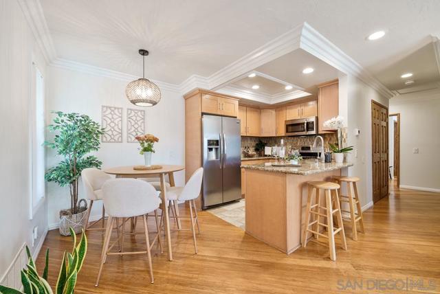 3157 Evening Way, La Jolla CA: https://media.crmls.org/mediaz/42fd6aa0-7d79-4851-b29a-26ec419c7414.jpg