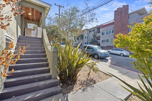 Image 3 of 32 For 2601 Virginia Street
