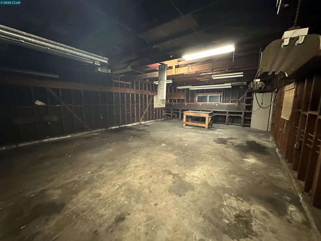 https://media.crmls.org/mediaz/42fdbddc-3bf3-43c9-b90a-4626dece30df.jpg?preset=X-Large