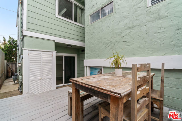 115 44th Street, Manhattan Beach CA: https://media.crmls.org/mediaz/42fdd4f3-2a6b-4825-8d64-8f41b44d1751.jpg
