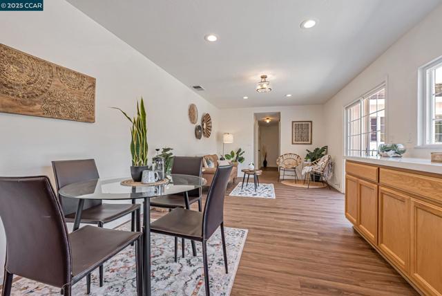 1836 Boxwood Dr, Concord CA: https://media.crmls.org/mediaz/42fdee32-5156-4b64-a9ae-96c1eaacf028.jpg
