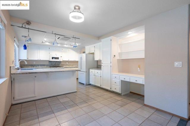 1003 Linda Vista Way, Rio Vista CA: https://media.crmls.org/mediaz/42fe2c0a-2ea6-484a-9b5f-345b04e01971.jpg