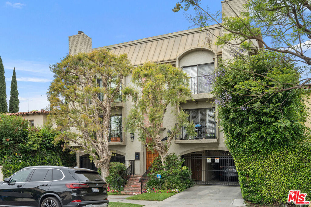839 S Holt Avenue #104