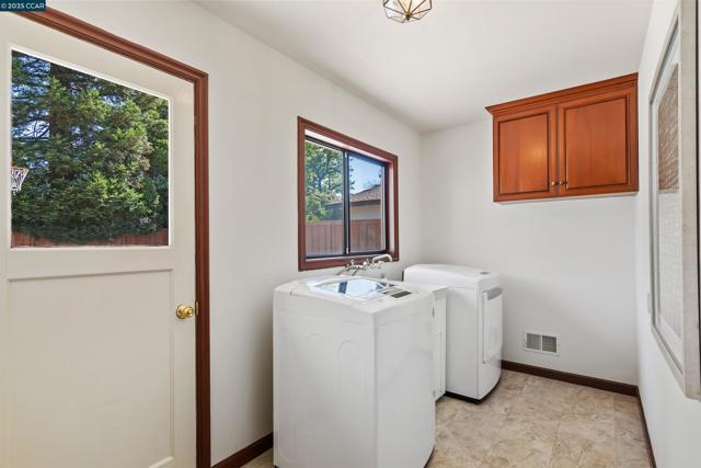 372 El Divisadero Ave, Walnut Creek CA: https://media.crmls.org/mediaz/42ff0594-e8ab-4790-b248-249de893cc4d.jpg