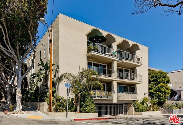 874 Hammond Street, West Hollywood CA: https://media.crmls.org/mediaz/42ff0a87-3c78-4d31-8145-0f213e343c71.jpg
