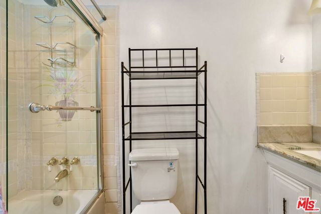 3110 Highland Avenue, Santa Monica CA: https://media.crmls.org/mediaz/42ffff20-681d-4399-9a0b-e7db0ffa3f18.jpg