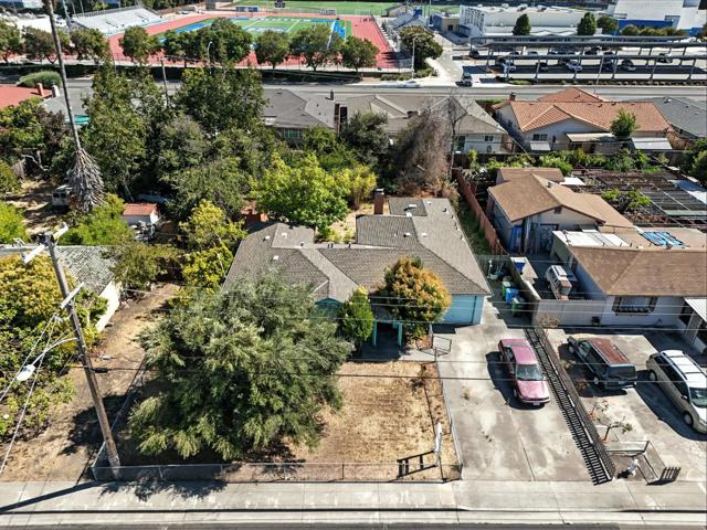 2992 Humbolt Avenue, Santa Clara CA: https://media.crmls.org/mediaz/4300a0ee-fd45-472e-b131-9d002d1e03bc.jpg