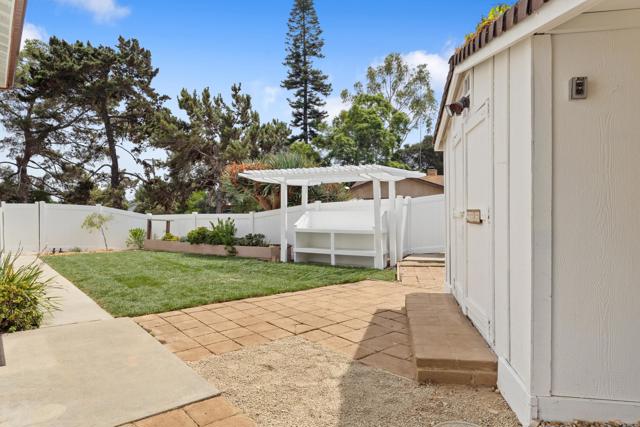 582 Rancho Santa Fe Rd, Encinitas CA: https://media.crmls.org/mediaz/4300e727-b772-468e-8132-6422d3ac6f07.jpg