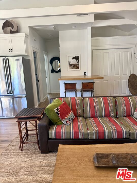 220 France Circle, Ojai CA: https://media.crmls.org/mediaz/4300f4bd-f10c-44b8-942b-d205d2c7ed97.jpg