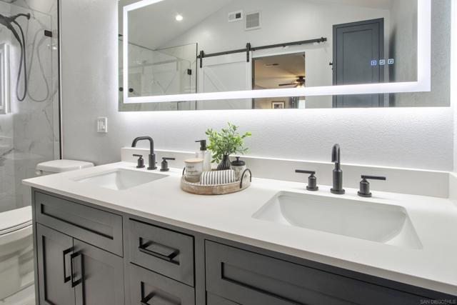 2258 Charise St, Escondido CA: https://media.crmls.org/mediaz/43010601-3785-4544-b0fa-4786e7c781e5.jpg