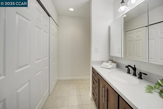 3136 Tice Creek Dr, Walnut Creek CA: https://media.crmls.org/mediaz/4301776a-cb0d-45b2-9d47-f08074adaadb.jpg
