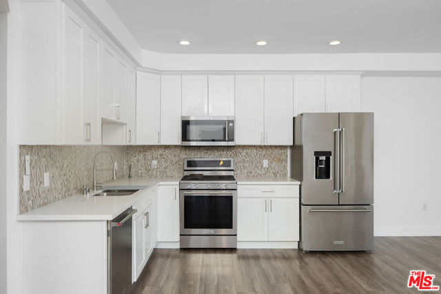 1101 S Harvard Boulevard, Los Angeles CA: https://media.crmls.org/mediaz/4301e062-22e4-4d79-938b-b72a8bd5f48f.jpg