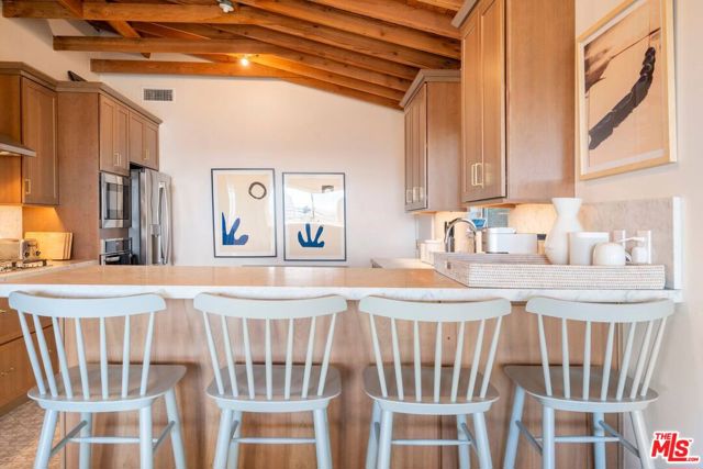 21555 Pacific Coast Highway, Malibu CA: https://media.crmls.org/mediaz/4301ff19-3912-432e-a2c2-75b7ec06b045.jpg