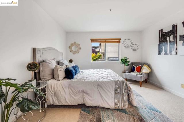 6400 Christie AVE, Emeryville CA: https://media.crmls.org/mediaz/43020af2-79fb-4530-9a7b-34ac1c2995cb.jpg