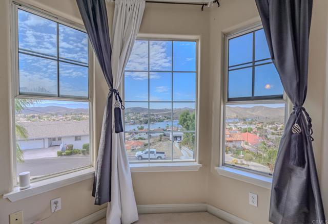 22633 Inspiration Pt, Canyon Lake CA: https://media.crmls.org/mediaz/43025b51-830c-468b-8056-a0ca3e96edcf.jpg