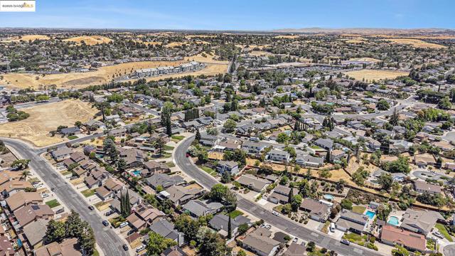 3031 Barmouth Dr, Antioch CA: https://media.crmls.org/mediaz/4302757f-a706-4bd4-b6f7-e6b2efe229d5.jpg