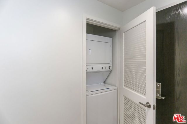 744 Hartford Avenue, Los Angeles CA: https://media.crmls.org/mediaz/4302a31a-2c14-4e8f-8ac1-8941fc79227a.jpg